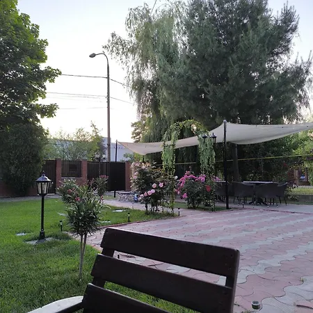 Friendly House Gazde/Camere de închiriat *